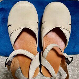 Dansko 40 Mary Jane type Sandal/Shoe Light Sand Color
